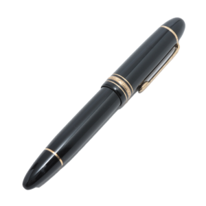 The pen for special occasions. The white star on the cap of the pens symbolises the snowy peak and six glacial valleys of Mont Blanc.​